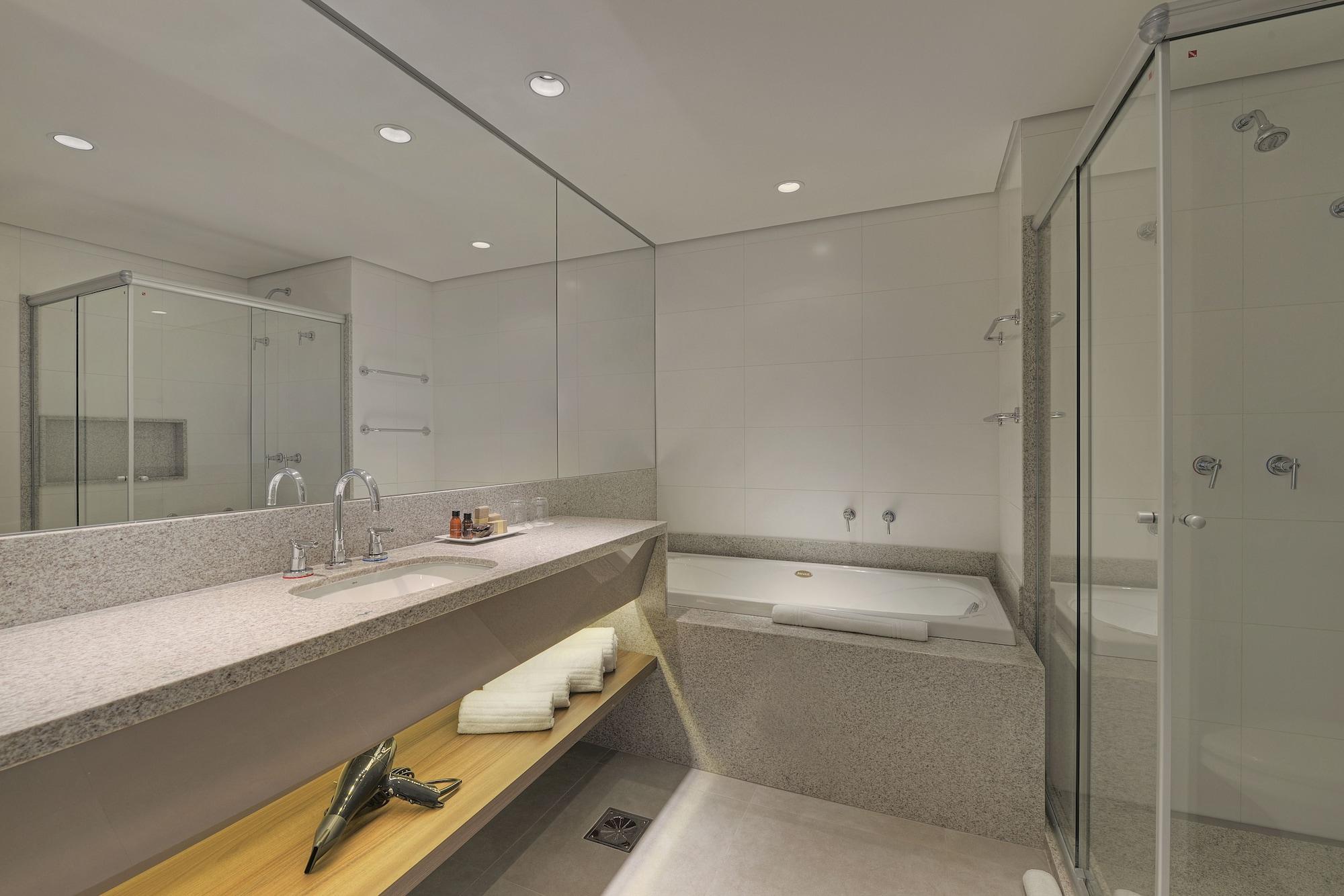 Deville Prime Campo Grande Campo Grande  Exterior foto Bathroom